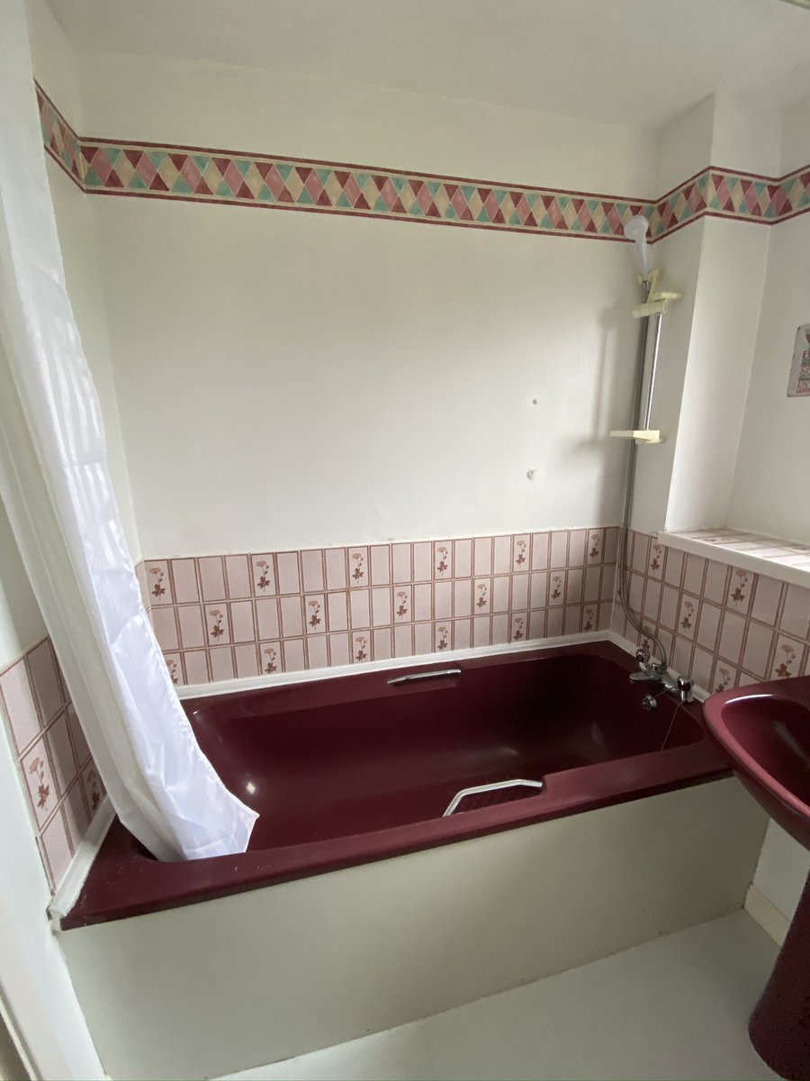 JordanJimmyKane's tweet image. Finallyyyy back fitting bathrooms after a long few months off, here’s the before and afters of this weeks job