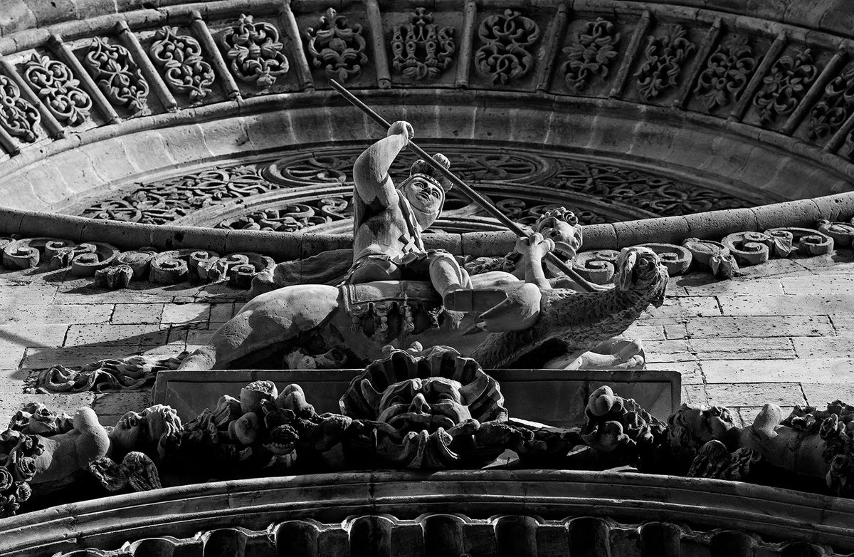 CiutatIntima's tweet photo. Sant Francesc. Punto de vista diferente de una de las más hermosas fachadas barrocas de Ciutat. #CiutatIntima #Ciutat #PalmaIntima #Palma #Canamunt #Mallorca #Art #arquitecture #blackandwhite #blackandwhitephotography #streetphotography #bw #monochrome #ThePhotoHour https://t.co/NpbCwHqwI0