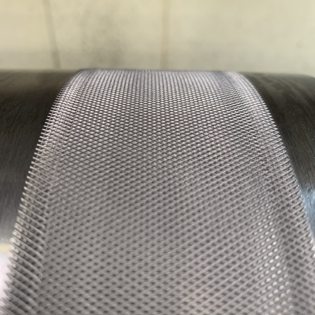 KV_Rol's tweet photo. Knurled Industrial drive rollers going through our production site this morning -  https://t.co/OHdUTqaIkj #kvrollers @KV_Rol #rollers #ukmanufacturing #ukindustrial #industrialrollers #knurledrollers #knurledfinish #knurl  #oemindustrialcomponents #driverollers https://t.co/xMSGdjv4kY