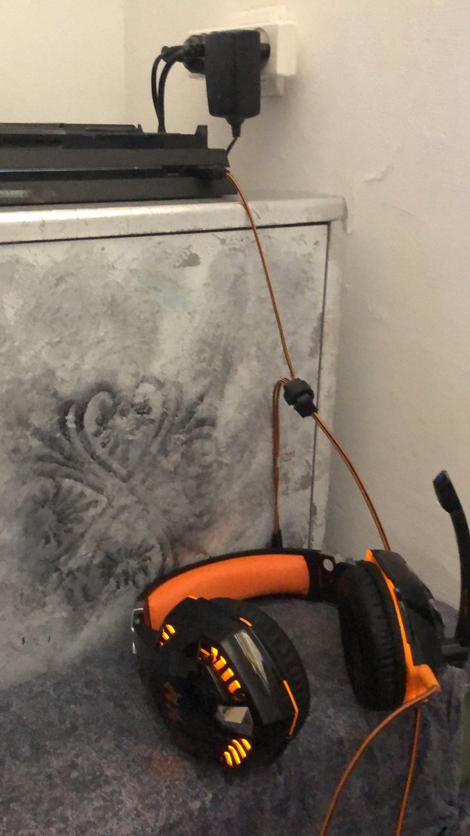 BOSSOFGAMING4's tweet photo. @AskPlayStation why isn’t my PS4 pro reading my USB headset? 
The lights in the headset turn on but The audio isn’t connecting, there’s no sound from the headset. Just from the TV . Please help, thanks . https://t.co/YSdAoQAnxf