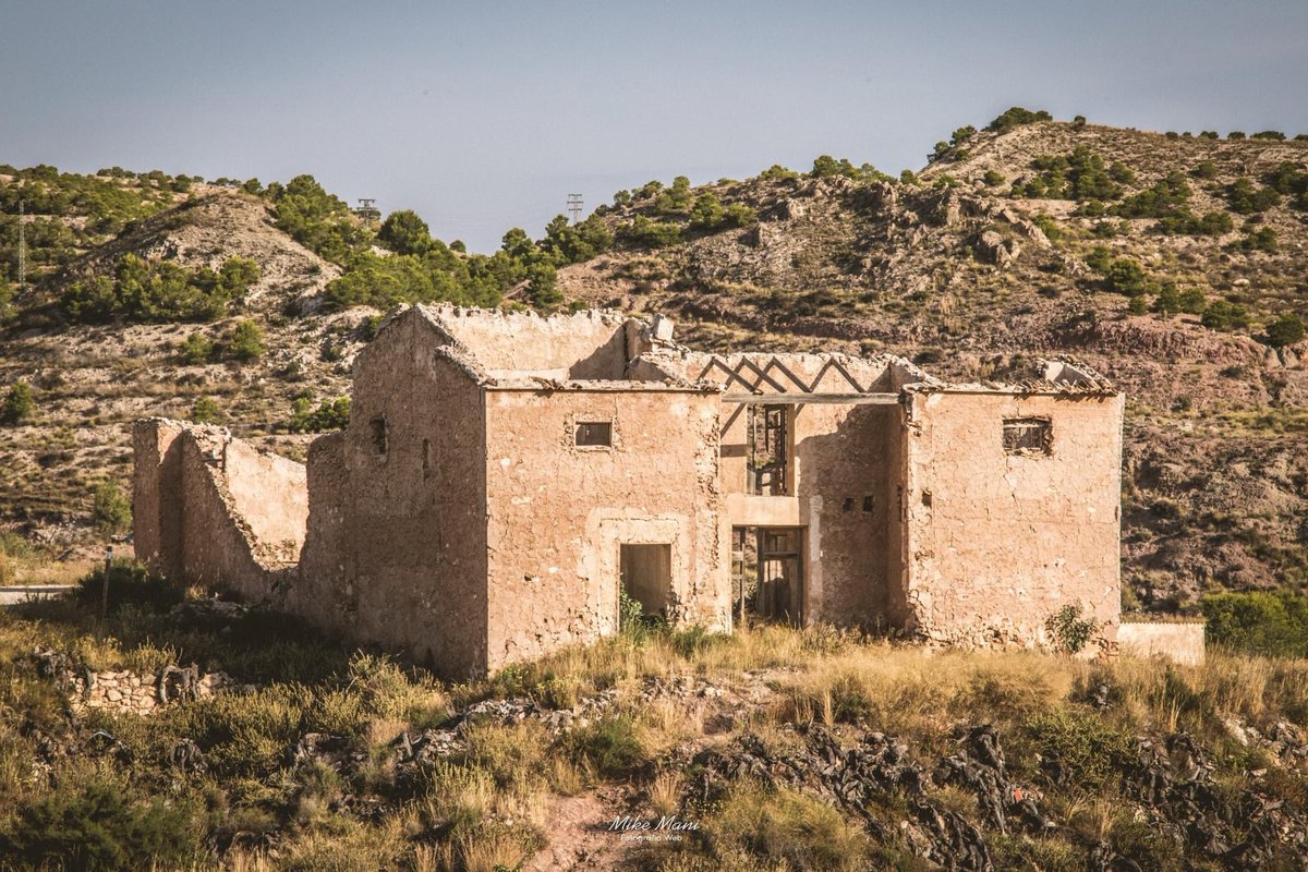 MikeFotoLife's tweet photo. Una bonita mañana para pasear por la sierra de Aspe y visitar la casa Upanel con la intención de inspeccionar la zona para hacer fotografía nocturna.
•
©Mike Mani - Fotografía web
•
#fotografía #photography #cercadeelche #aspe #macro #casaupanel #upanel https://t.co/p77LssbHeo