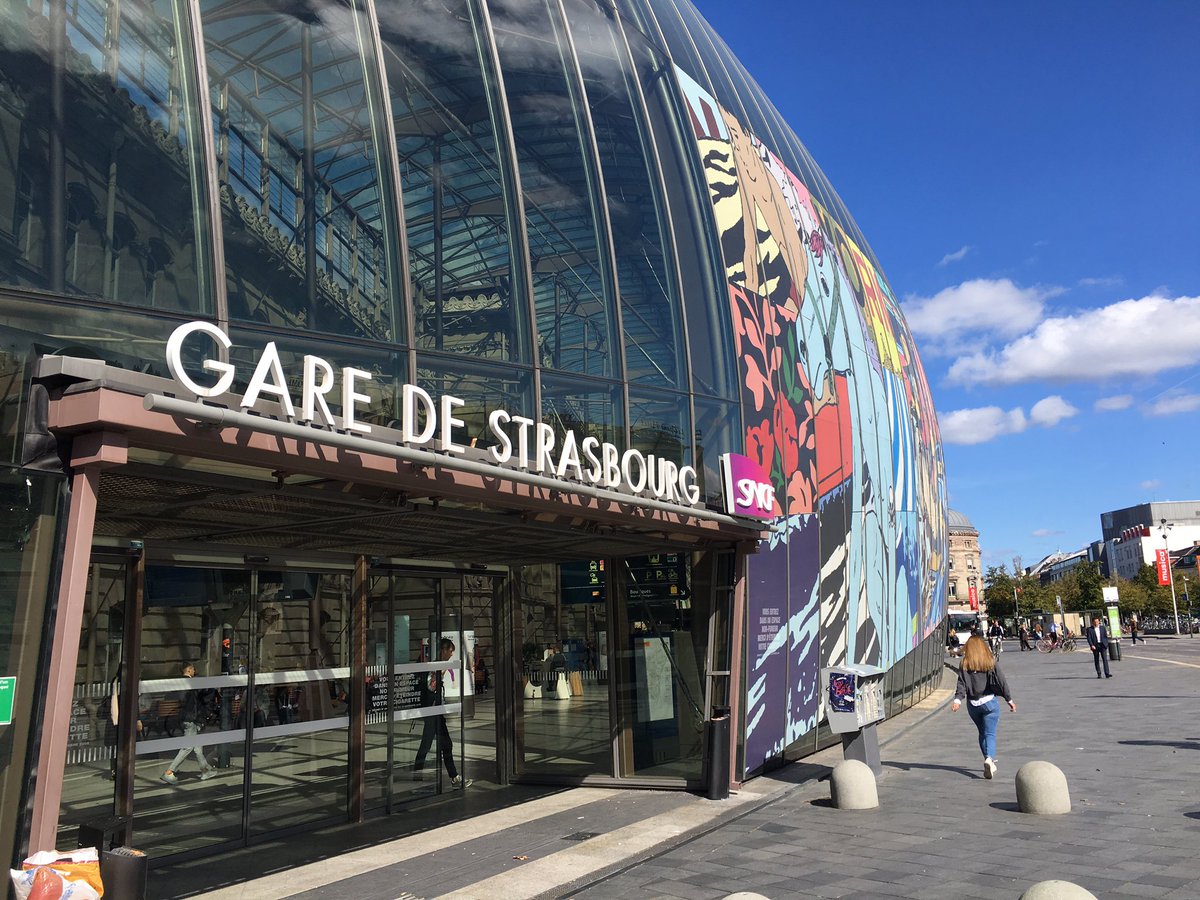 With the  #TGV gone we can see the delightful Gare de Strasbourg arched roof & the glass bubble that now surrounds the frontage as featured in Episode 7 of  @MrTimDunn’s The Architecture the Railways Built #RailwayArchitecture on  @YesterdayTweets. Final episode next Tuesday at 8!