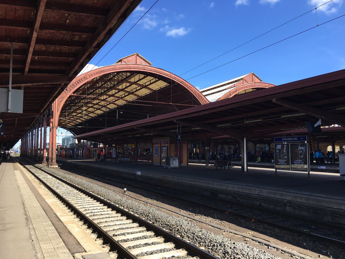 With the  #TGV gone we can see the delightful Gare de Strasbourg arched roof & the glass bubble that now surrounds the frontage as featured in Episode 7 of  @MrTimDunn’s The Architecture the Railways Built #RailwayArchitecture on  @YesterdayTweets. Final episode next Tuesday at 8!