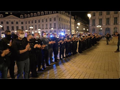 jclvallee1's tweet photo. #INSTANTANE 🇫🇷🚔Grogne des #policiers… Ils étaient plusieurs dizaines cette nuit devant le ministre de la Justice, place Vendôme à #Paris. La vidéo - https://t.co/h1z8y8mQMQ https://t.co/5GjNvO8kgY
