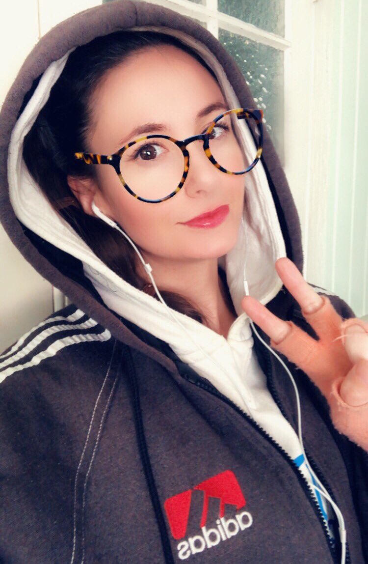 Delicateskink's tweet photo. ❄️✌️💖
.
#winter #isolation2020 #adidas #snapchat #snapchatfilter #woman #gamergirl #girlgamer #brunette #tattoo #tattoos #sweet #pjs #cute #tattooedwoman #lifeisbeautiful #petite #Queensland #love #queenslander #rockhampton #Aussie #Australia #Australian #selfie https://t.co/9Ow3tfkYo0