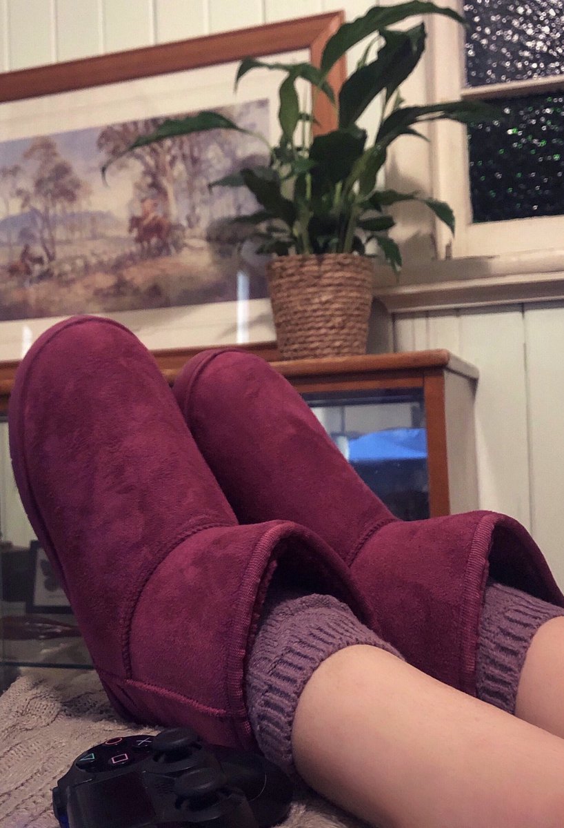 Delicateskink's tweet photo. ❄️✌️💖
.
#winter #isolation2020 #adidas #snapchat #snapchatfilter #woman #gamergirl #girlgamer #brunette #tattoo #tattoos #sweet #pjs #cute #tattooedwoman #lifeisbeautiful #petite #Queensland #love #queenslander #rockhampton #Aussie #Australia #Australian #selfie https://t.co/9Ow3tfkYo0