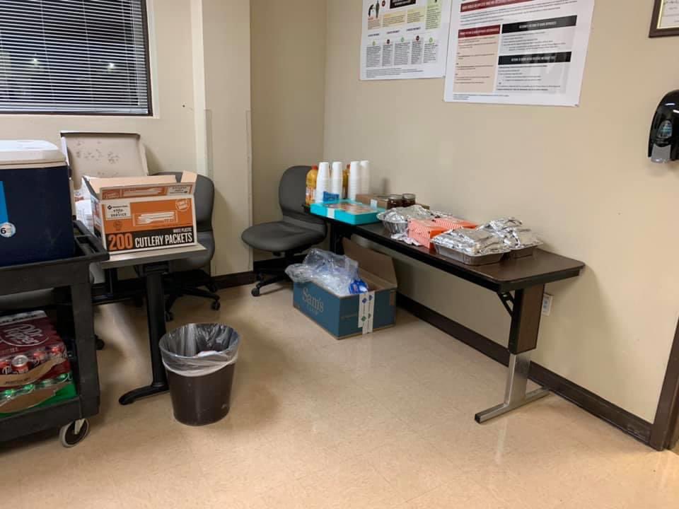 DelWives's tweet photo. Thank you #DRSW for taking breakfast , lunch and dinner to the Uvalde Border patrol station ! @MeaganHDavis @JazCarranza27 https://t.co/76jz4ZQHRf
