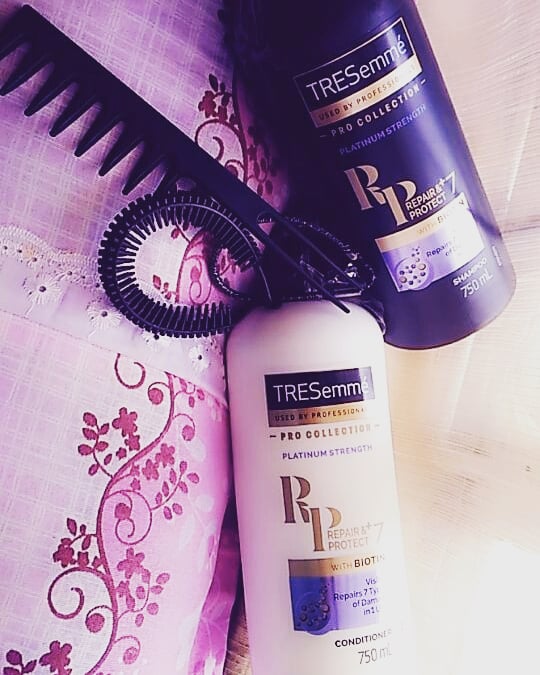 ItsCourtM's tweet photo. we saying NO to damaged hair,,, 🌹👑👌💞@rubybox_beauty and @tresemmesa #rubybox #rubyboxtresemme #TRESemmesa #BeAboutStyle https://t.co/IrCeubUdc5
