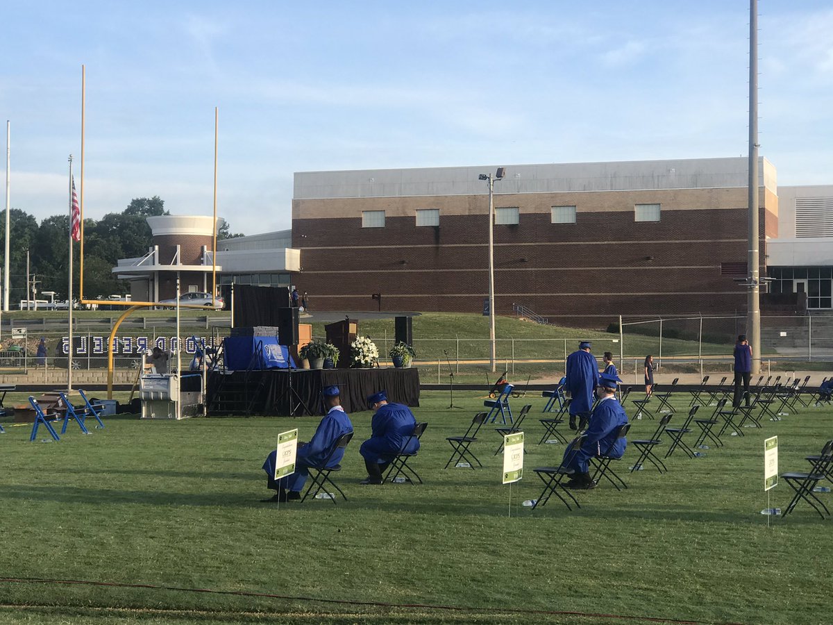 ParkwoodHSNC's tweet photo. The graduates are arriving! We are ready to celebrate! Congrats #UCPSClassof2020 ! @aghoulihan @ucpsnc https://t.co/o2cXf9jnVL