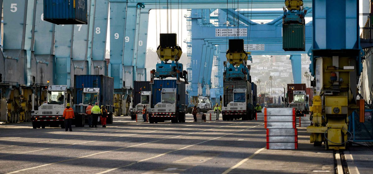 VesselFinder's tweet photo. New world record set by APM Terminals Pier 400
https://t.co/wVVZfnaDyz #APMTerminals #LosAngeles #Pier400 #MSCIsabella https://t.co/BZzUuf3IH2