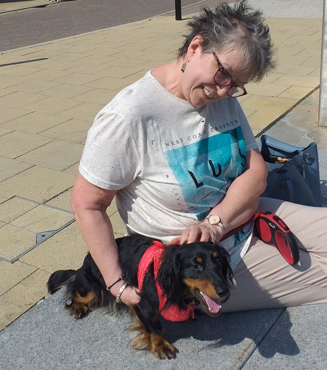 Pad_the_Lad2018's tweet photo. An early latte at #CoffeeBank, our favourite for a socially distanced catch up, with Nana, Aunty Jac and Aunty Carole. Mam even popped over for a cinnamon latte between deliveries. 😍😍☕☕🍰 😘🐾🐾 https://t.co/4oN4IYLFQ5