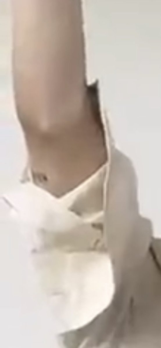 最近全然追えてなくてさっき見た
動画で知らない間に増えてる😳
驚きを隠せない💕
ジミンちゃんの事だからきっと深い
意味があるんだろうな💕