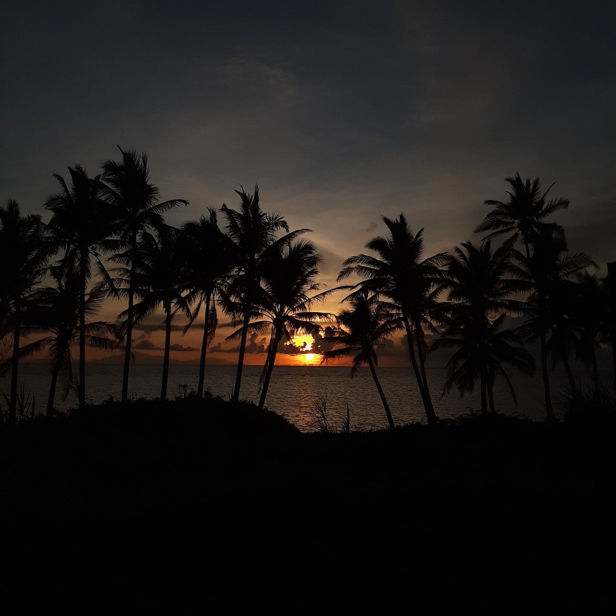xarmykax's tweet photo. I woke up early this morning to catch the sunrise for the last ud. For Gab &amp; Shane @breatheapril
#LiveFreely #SomethingPhenomenal #PhenomenalEpilogue #SPTheLastAdventure

Solidiers can we have a tp tomorrow? Like #SPSunriseForGab (suggest other #) &amp; post pics/vids of the sunrise? https://t.co/ST7lQirq9x