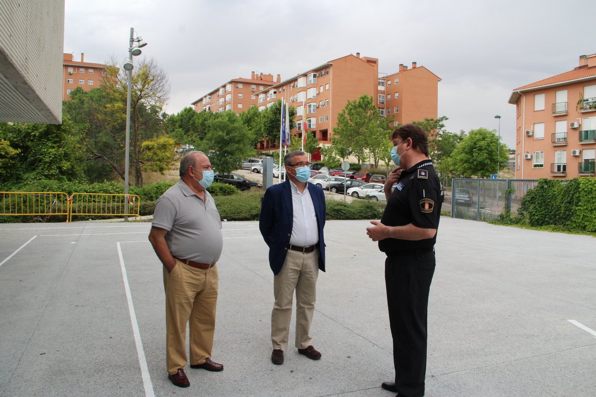 Arganda_Ayto's tweet image. El alcalde de #Arganda @GuillermoHita ha visitado las instalaciones de Policía Local para felicitar a los agentes por el día de su patrón, San Juan Bautista, y agradecerles todo el trabajo y dedicación diaria, especialmente reforzado durante la pandemia
cutt.ly/0itWpxc