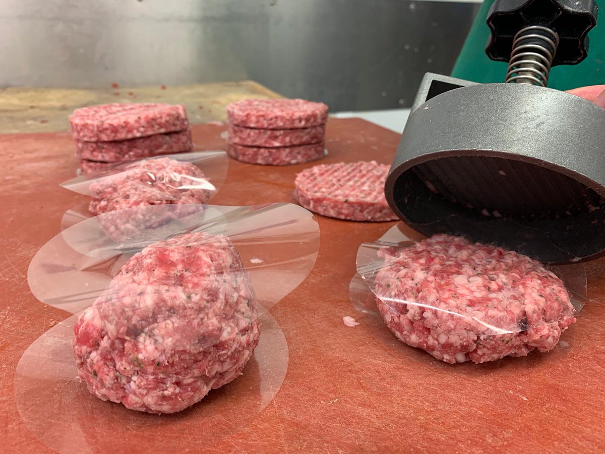 NewittsofThame's tweet image. There's going to be a lovely smell over #Thame tonight as you all fire up your BBQs! 

To keep up with demand, we're busy making more burgers -  here's some Lamb &amp;amp; Mint burgers we've just been making. 😋🍔

Call in, we're open until 4pm or shop online.

#ShopLocal
