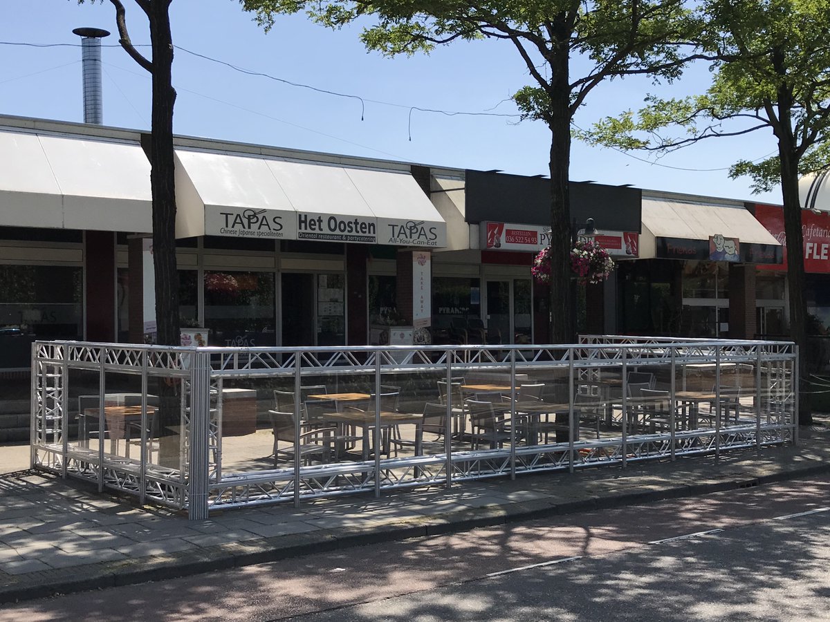 Weer een restauranteigenaar blij gemaakt met dit pop-up buitenterras. Wel zo lekker met deze temperaturen! 😎

Eetsmakelijk bij Tapas Het Oosten in Zeewolde!