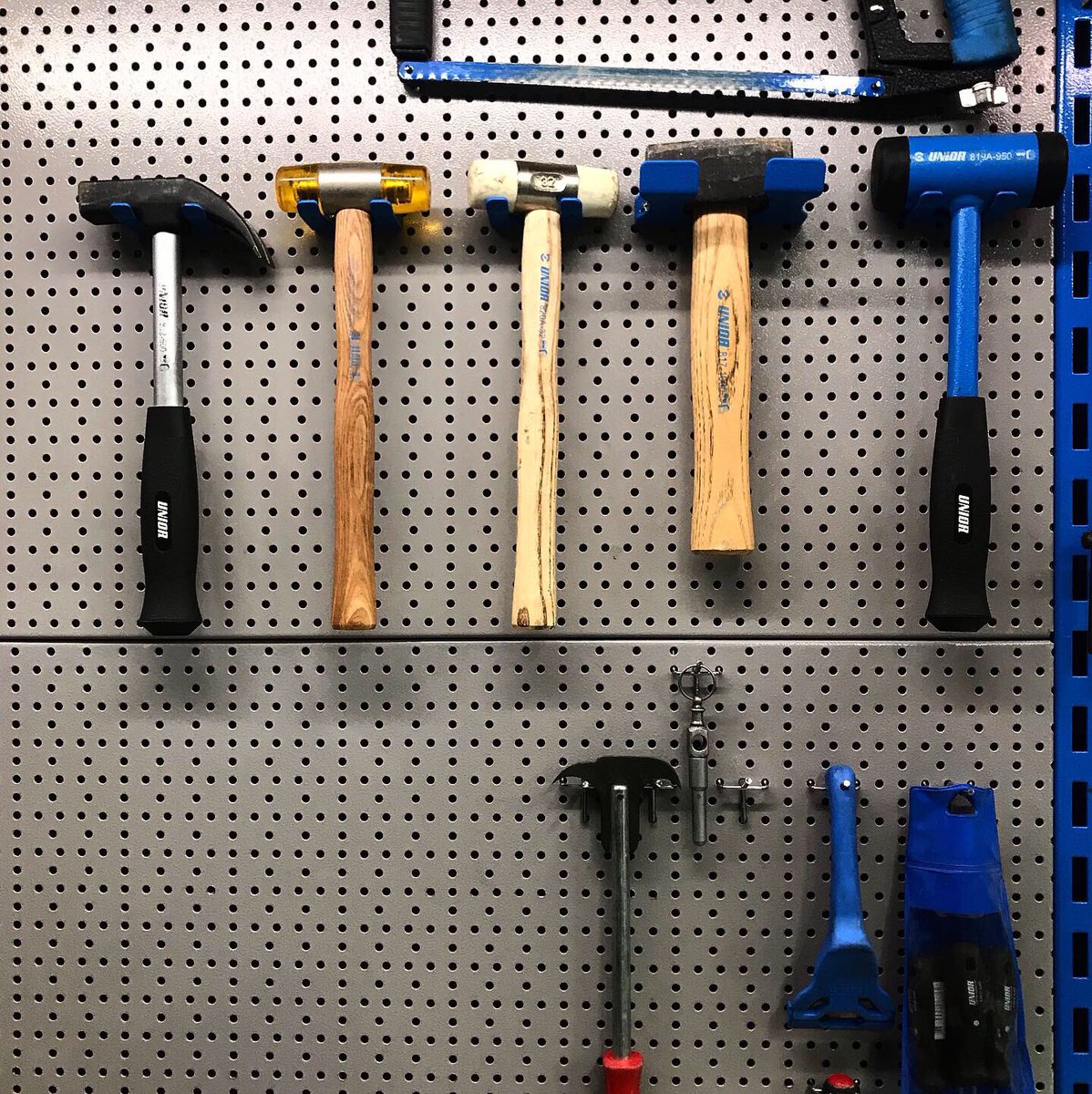 How A Car Works tweet media