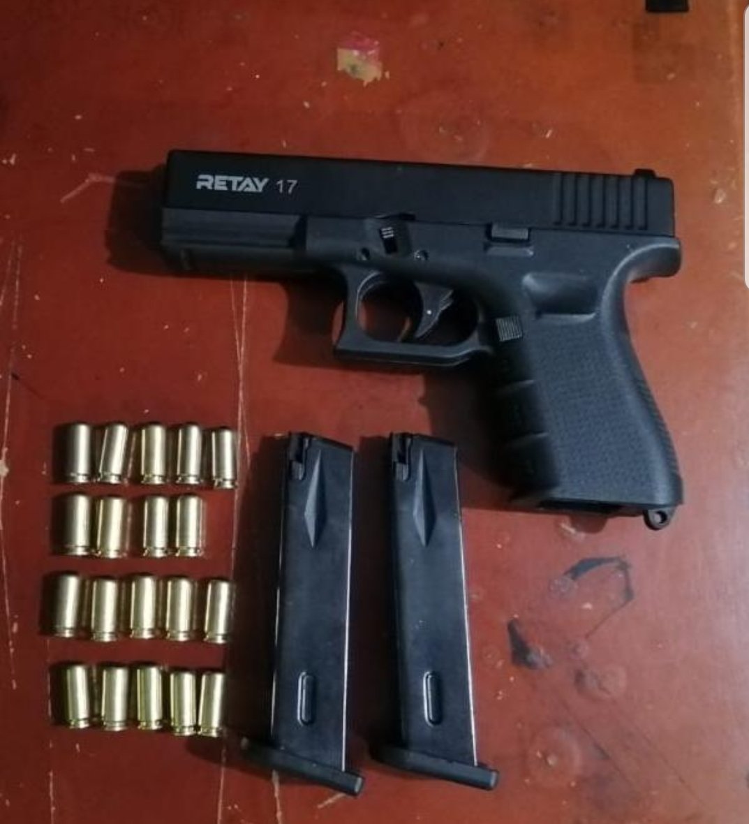 Policia Ecuador On Twitter En Posesion De Un Arma De Fuego Detuvimos A Una Persona En Machala Eloro Habria Estado Realizando Varios Disparos Amedrentrando A Sus Vecinos Trabajamosportuseguridad Https T Co Phcoh6qvt4
