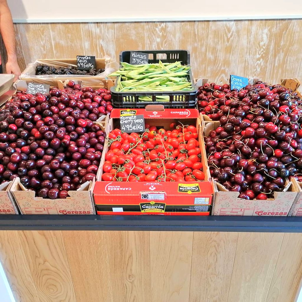 Ha llegado el oro rojo a nuestra tienda. Cerezas y picotas del Valle del Jerte. Un auténtico tesoro extremeño, si las pruebas repetirás! #cerezas🍒 #picotas🍒 #ValledelJerte #ororojo🍒