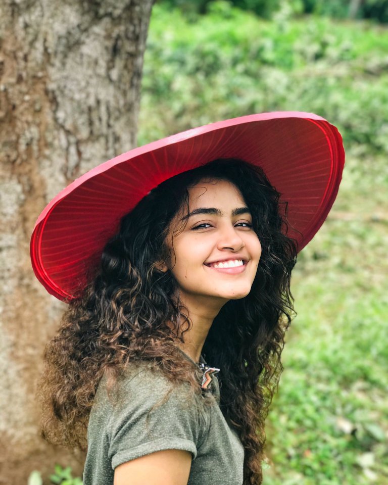 Cineket's tweet photo. The Ever Gorgeous, #AnupamaParameswaran https://t.co/zrDcfNO5Qr