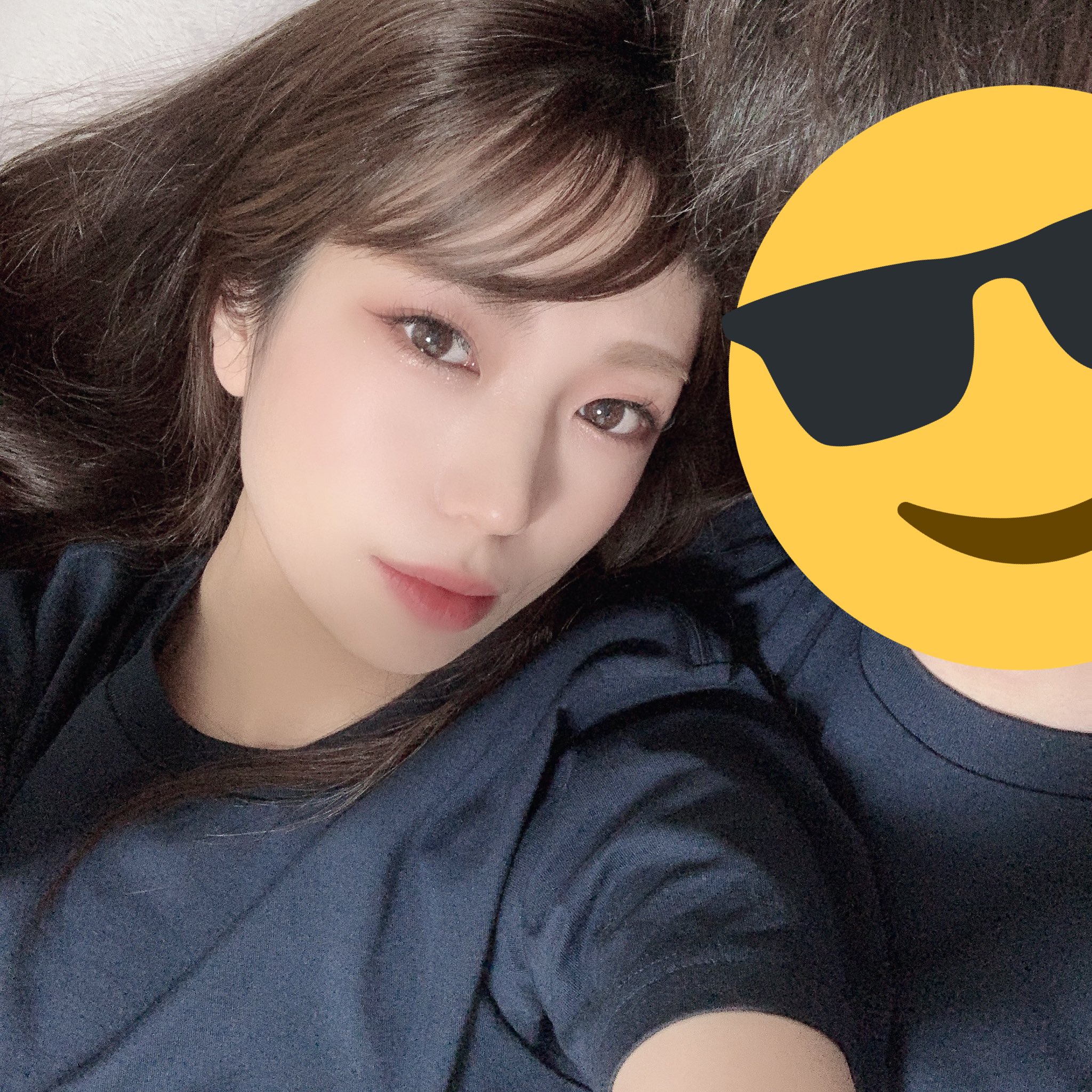 Mano せっかく化粧したからどうにかして彼氏とツーショット撮りたい彼女vsゴロゴロしたい彼氏 T Co Xhtxa4ohte Twitter