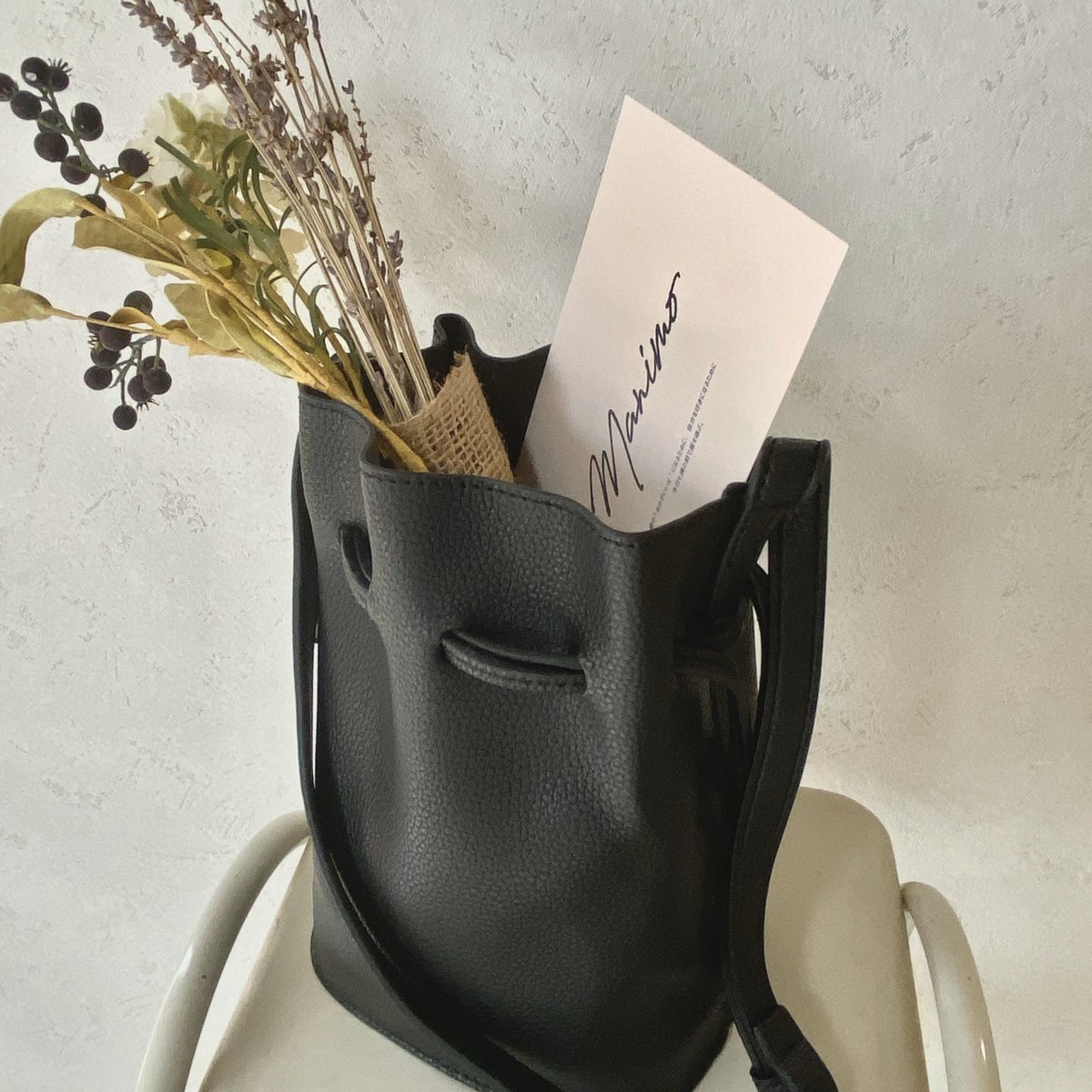 【noir bag】

高級感のあるバケツ型の
フェイクレザーバッグが仲間入り◎

シンプルで落ち着いたバッグなので
コーデやシーズン問わず使えます💕

コーデを引き締めたい時に差し色として合わせるとかなり便利♪

【4380yen】
