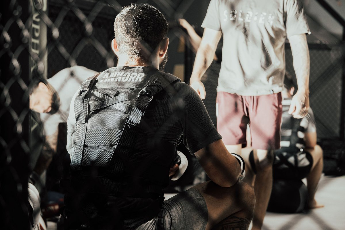 Dan “50k” Ige <a href="/dynamitedan808/">Dan Ige</a> Ankorr Training with Coach Eric Nicksick <a href="/eric_xcmma/">Eric Nicksick</a>

Photos by @ohbucksean

#Ankorrharrness #AnkorrArmy #MMA  #ufc #espn #AnkorrArmy #exercise #fit #fitnessmotivation #gym #harness #resistancebands #workout