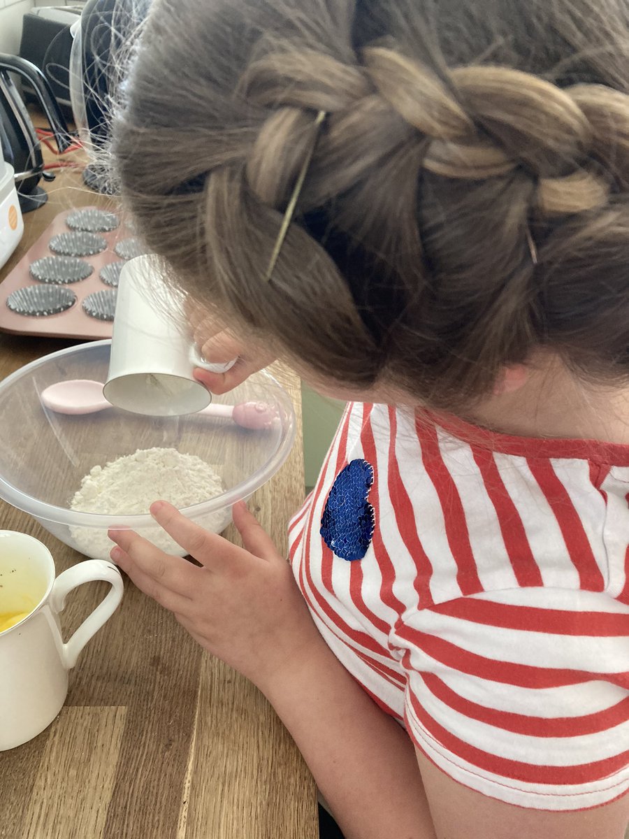 JemmaBailey85's tweet photo. Honey cake, with honeycomb chocolate topping. #lifeskills #planetearth @ysgolbrynhedydd #3CS https://t.co/J552be6KLH