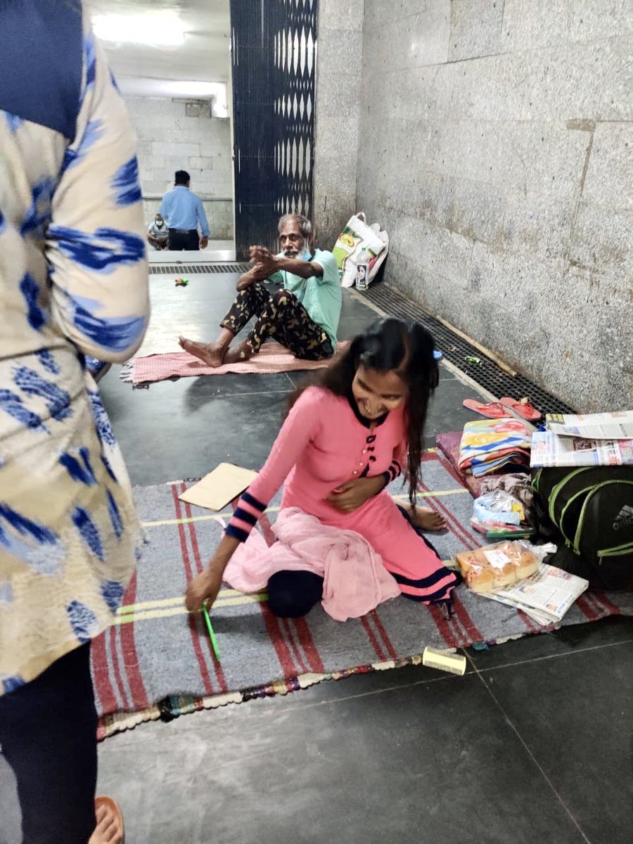 20yr old Gunjan is partially blind. 

She came to AIIMS 4 treatment & got stuck due to the lockdown. She was found by A social worker on a good distribution drive, living in a Subway. 

Gunjan got bk home in Gorakhpur,UP after almst 3 mnths on one of our buses! 

#migrantstories