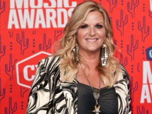 EveryNashThing's tweet image. There's a new duet coming from @trishayearwood and @Lauren_Alaina, and we are HERE FOR IT:

everythingnash.com/trisha-yearwoo…

#gettinggood
