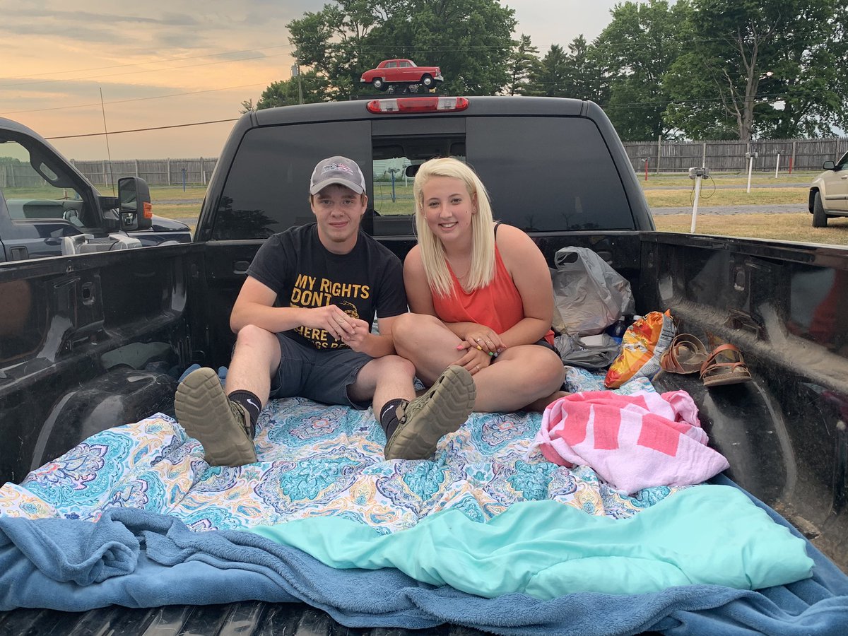 mcguane_kris's tweet photo. Dear Seniors,
Here are some more pictures from the drive in. 
@2020_WHSIndians 
#prideinourtribe https://t.co/SjnkxK81gE