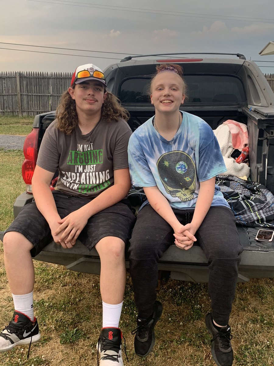 mcguane_kris's tweet photo. Dear Seniors,
Here are some more pictures from the drive in. 
@2020_WHSIndians 
#prideinourtribe https://t.co/SjnkxK81gE
