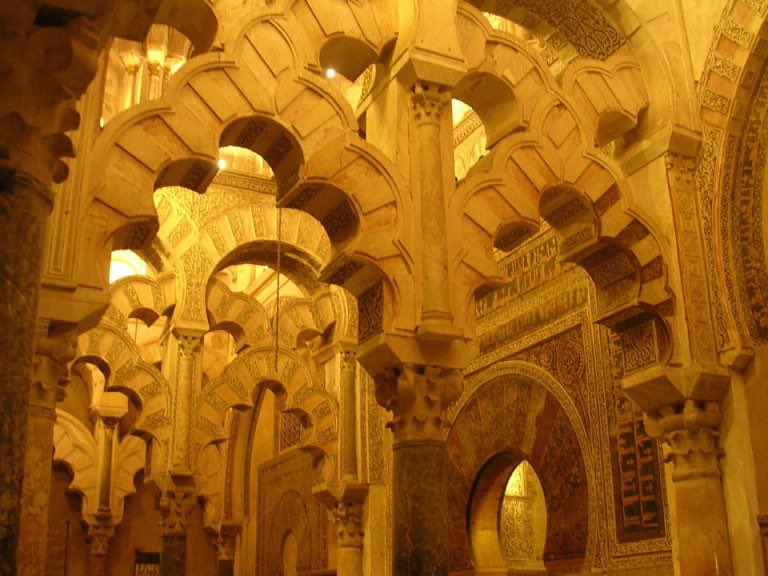 The term is French, “foil” means “leaf. Multifoil arches are famous element of Islamic art and architecture. The best surviving examples are La Mezquita in Córdoba(L) and the Alhambra palace in Granada (R)(mainly 1338–1390).