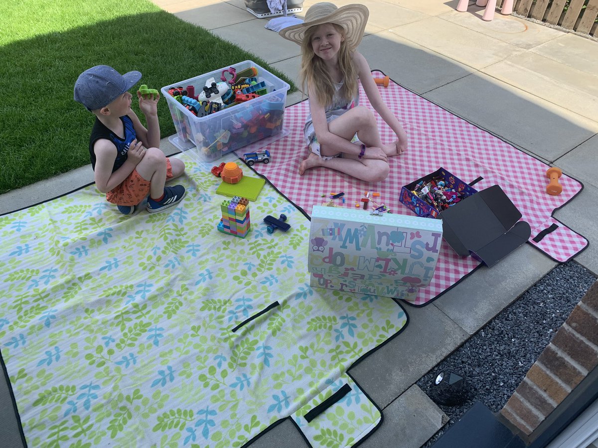 DionneMcLaugh18's tweet photo. @Leith_Primary @leithp5 Virtual beach day!! Building our sand castles https://t.co/89bXW3izqa