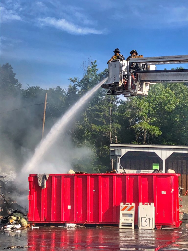 Huntersville_FD's tweet photo. We have closed Statesville Road between Hambright Road and Verhoeff Drive as we work a large fire at the North Mecklenburg Recycling Center. Avoid the area. Use caution &amp; YIELD to responding units #MoveOver #CLTtraffic https://t.co/uC1s7xDxiD
