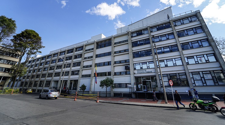 Mineducacion's tweet photo. #Comunicado | Ministerio de Educación abre convocatoria para que familias financien el pago de pensión de jardines y colegios privados >> https://t.co/Gx3yYvdF1D https://t.co/gAZK4QJucP