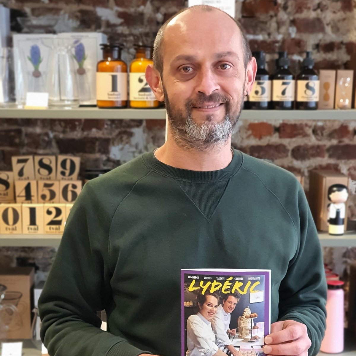 Comme Antoine de #Momentum, soutiens-nous ! 
Rendez-vous sur <a href="/ululeFR/">Ulule FR</a>  jusqu'au 10 juillet et redonnons aux quartiers de Lille un esprit de village 💪fr.ulule.com/lyderic-le-med… #crowdfunding #magazine #Lille