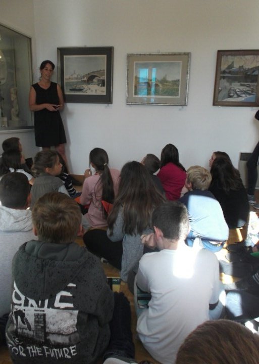 vanessagaillet's tweet photo. @DaacDijon @dsden89 Cette année, les 6e du clg de #Montholon ont découvert la Galerie Carnot de Villeneuve/Yonne avec le soutien du @Departement89. Au programme: étude des représentations de l'arbre & du paysage dans des oeuvres du XIXe et contemporaines. #EAC @DestinationVSY https://t.co/c983UXtwf8