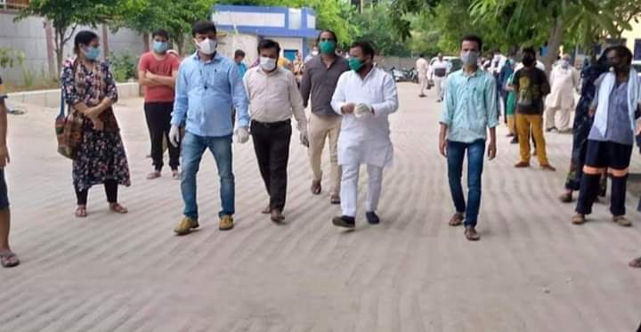 akashsangataap's tweet image. आज कोंडली से AAP के विधायक Kuldeep Kumar ने EDMC स्कूल मयूर विहार फेस-3 में दिल्ली सरकार के सौजन्य से लगाए गए निःशुल्क कोरोना टेस्ट कैम्प का निरीक्षण किया। हमारी कोशिश है इस महामारी में कोंडली विधानसभा के हर व्यक्त को पूरी मदद पहुँचे।
#MLAKULDEEPKUMAR