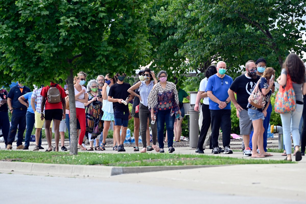 ajplus's tweet photo. Kentucky voters were locked out of their only polling place, forcing a candidate to request an extension.

▪️ Louisville (23% Black) had 1 polling place
▪️ State closed 95% of them, denied voter suppression
▪️ Judge extended voting for 30 min, but denied the request for 3 hours https://t.co/Ymvsy82vki