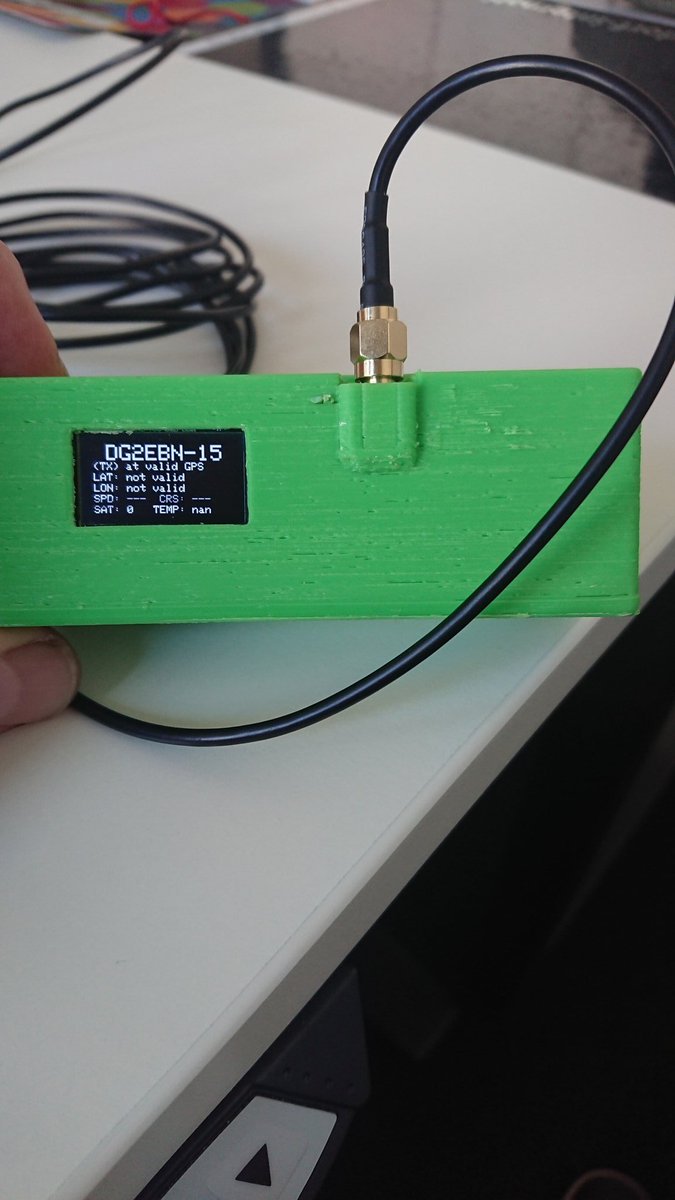 DG2EBN's tweet photo. Eben ist der #LoRa-APRS Tracker in sein neues Gehäuse 'eingezogen'. Es ist ein #TTGO mit der Firmware von #oe3cjb. Damit kann ich die TupperwareBrotdose auch wieder zurück geben 😬😬. Das Gateway für #Db0dus ist auch fertig. Jetzt muss es nur noch am Standort montiert werden. https://t.co/7zrqwy5Ed4