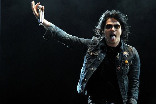 carlissmolina's tweet image. Good morning B!!! How are you??? Have a beatiful and happy #GWayWednesday love and hugs 
Love and hugs 🖤🖤🖤