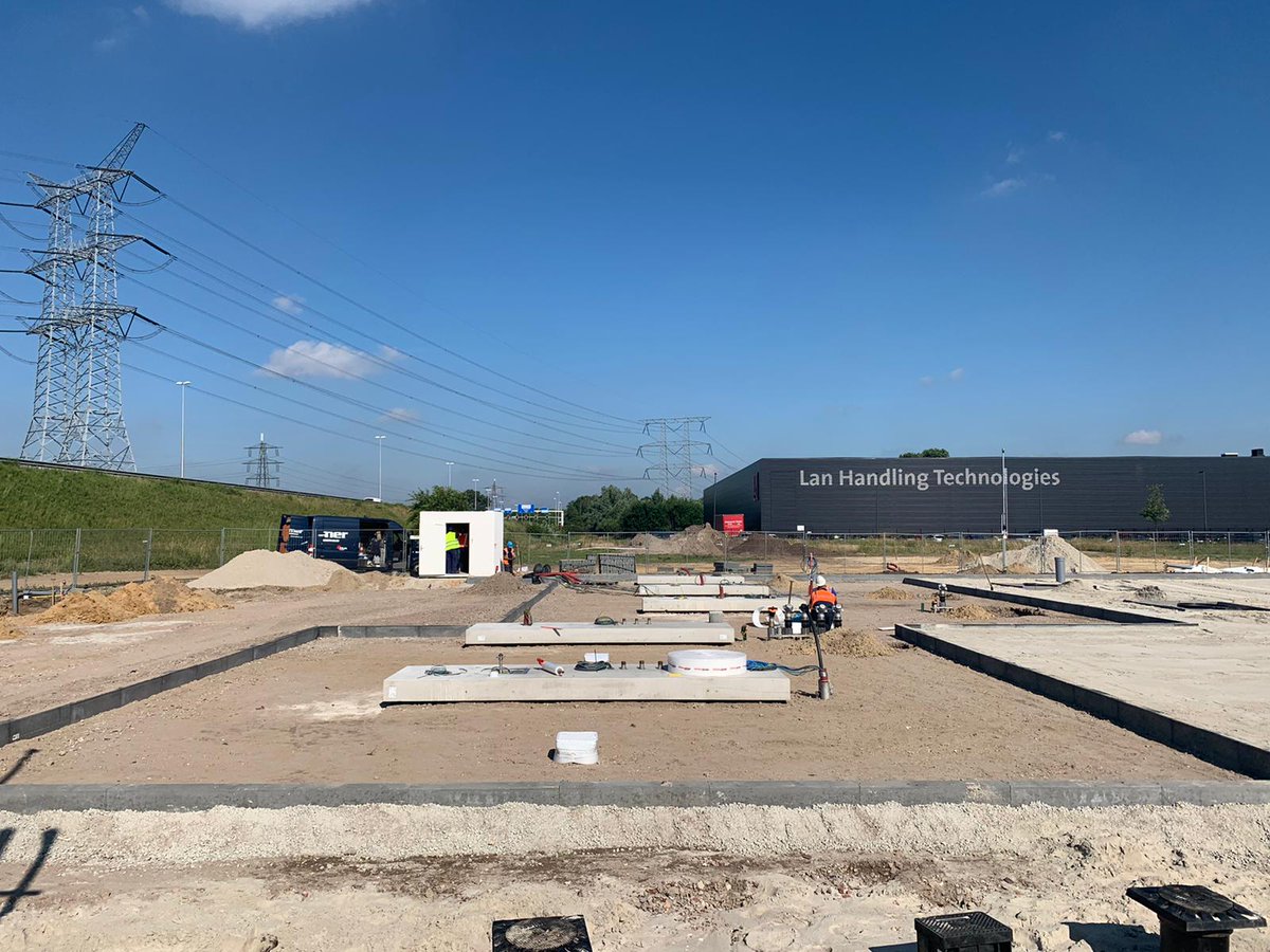 ABCOlie's tweet photo. Momenteel word er op industrieterrein Loven Tilburg hard gewerkt aan ons nieuwe tankstation. Het ligt aan de Nieuwe Atelierweg. Vanaf 20 juli kunnen we jullie ook daar voorzien van diverse brandstoffen waaronder: Diesel, Euro 95(E10) en als één van de eerste in Tilburg nu ook HVO https://t.co/f1E0czO3Nq