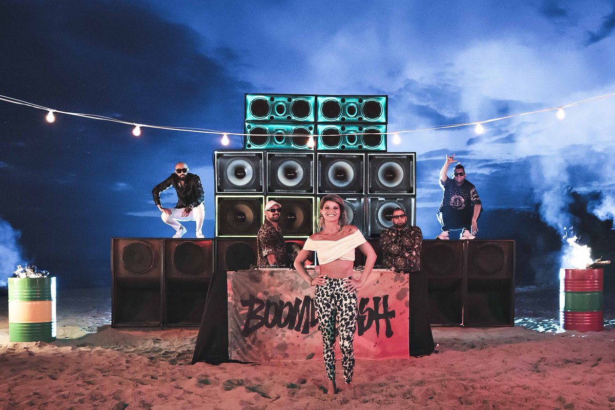 MusicTvOfficial's tweet photo. Avete già visto il videoclip di #Karaoke? 😎☀️🎵
@BOOMDABASH @AmorosoOF https://t.co/L6WF0zaaIs