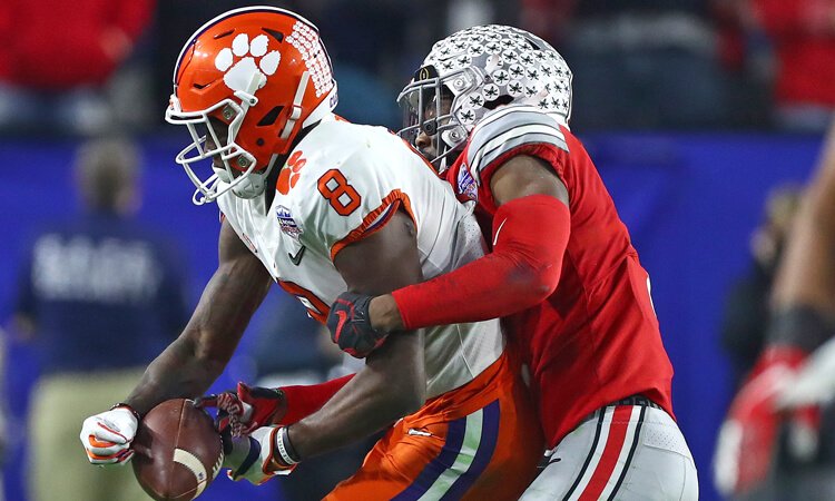Covers's tweet photo. The favorites for #NFLDROY is generally dominated by pass-rushers and linebackers, but there's sneaky betting value this season in Jeff Okudah, the top freshman DB in the field.
Check out our updated odds for winning NFL Defensive Rookie of the Year.
https://t.co/PKvigaGlMR https://t.co/AOR8AV6ofN