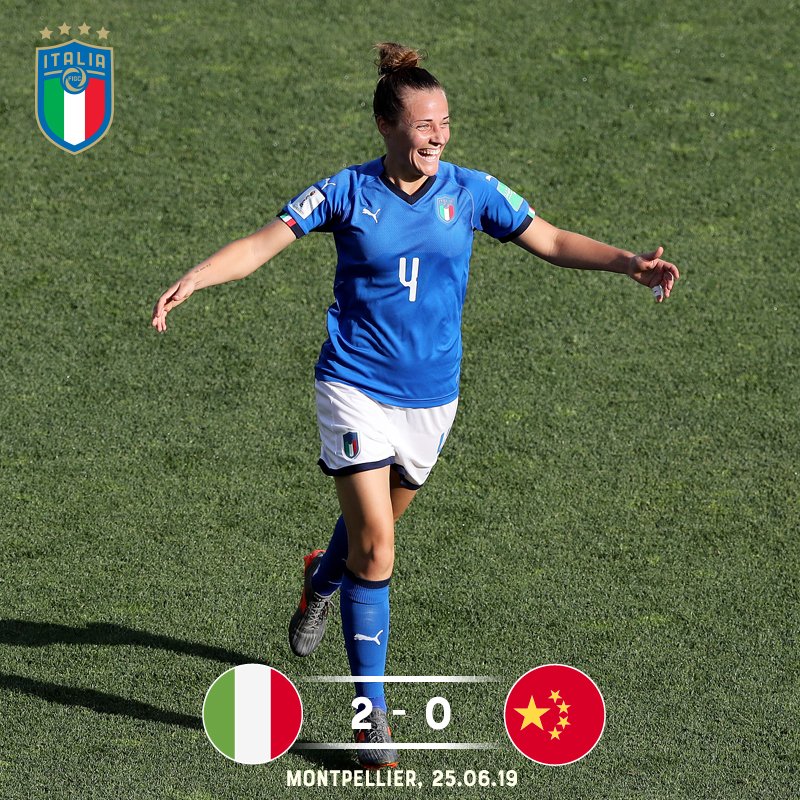 AzzurreFIGC's tweet photo. Un anno fa, con il 2⃣-0⃣ firmato dalle reti di #Giacinti e #Galli, le #Azzurre🇮🇹  superarono l'ostacolo #Cina proiettandosi ai quarti del #Mondiale🌍 per la prima volta dal 1⃣9⃣9⃣1⃣

#RagazzeMondiali #WWC19 https://t.co/NNR5VxmbpH