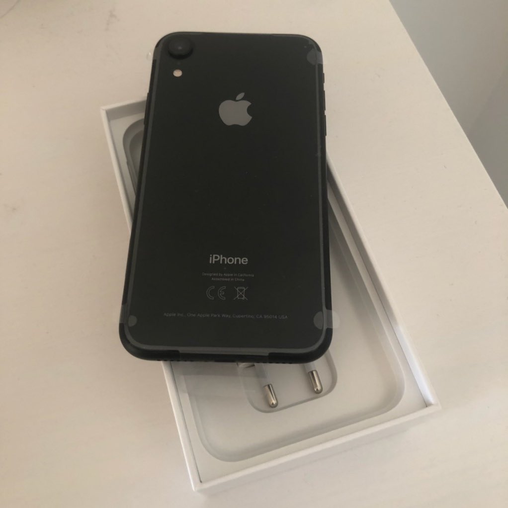 corneliadahl's tweet photo. Säljer en helt ny iPhone XS 250 GB i färgen Space Gray. 
Aldrig använd, inte ens startad. All plast sitter på fortfarande.

Säljes för 6500kr pga inget kvitto. 

Nypris 8495kr 

Obs finns på fler sidor https://t.co/GViRC8aiRk
