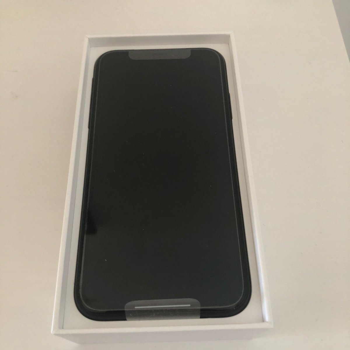 corneliadahl's tweet photo. Säljer en helt ny iPhone XS 250 GB i färgen Space Gray. 
Aldrig använd, inte ens startad. All plast sitter på fortfarande.

Säljes för 6500kr pga inget kvitto. 

Nypris 8495kr 

Obs finns på fler sidor https://t.co/GViRC8aiRk