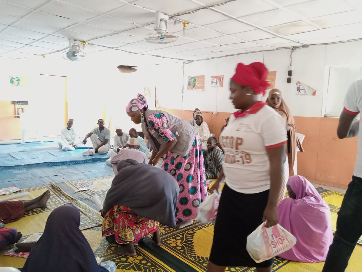 @ceprowag in partnership with @streetchilduk and CPSS Nigeria is working with community-based child protection mechanisms to facilitate care and support for vulnerable children in IDP camps during #COVID__19 . Training CPC on COVID19 preventn,child protectn $ positive parenting.