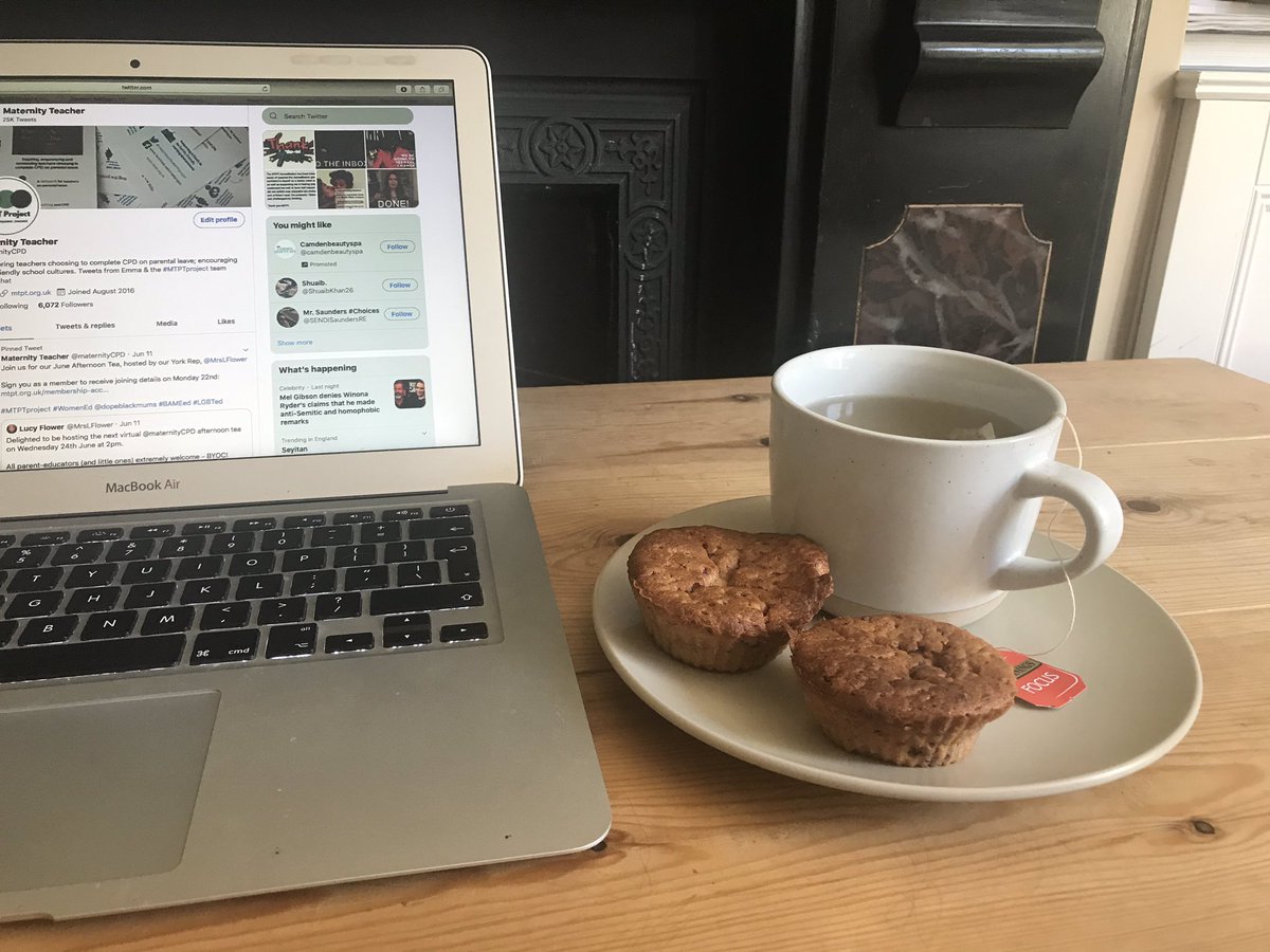 emma_au_soleil's tweet photo. @MrsLFlower Uh oh. Back to doughy rock cakes. But two quiet children, a son declaring said chewy pebble cakes to be “delicious” and an instagrammably clear desk.
You win some, you lose some 🤷🏻♀️
#MTPTproject #novicebaker https://t.co/1d9fma91hG